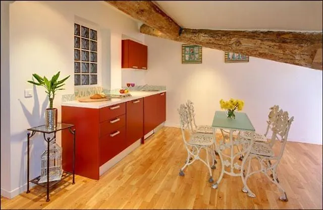 Apartment 1 Bedroom, Location In *