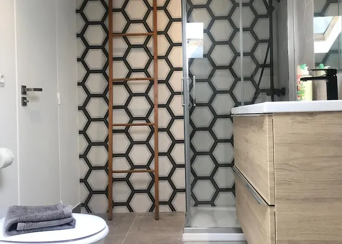 1 Bedroom, Location In *