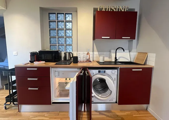 1 Bedroom, Location In Apartament
